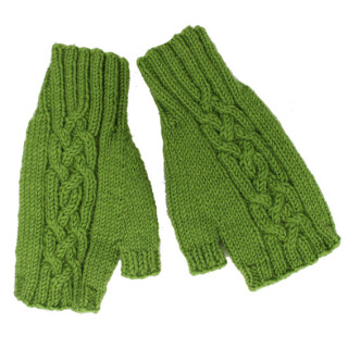 Handgestrickt: Stulpen gr&uuml;n