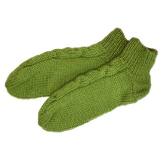 Handgestrickt: Wohlf&uuml;hlsocken gr&uuml;n