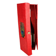 Faltschachtel mit Pfauenfeder rot 35*35*9cm